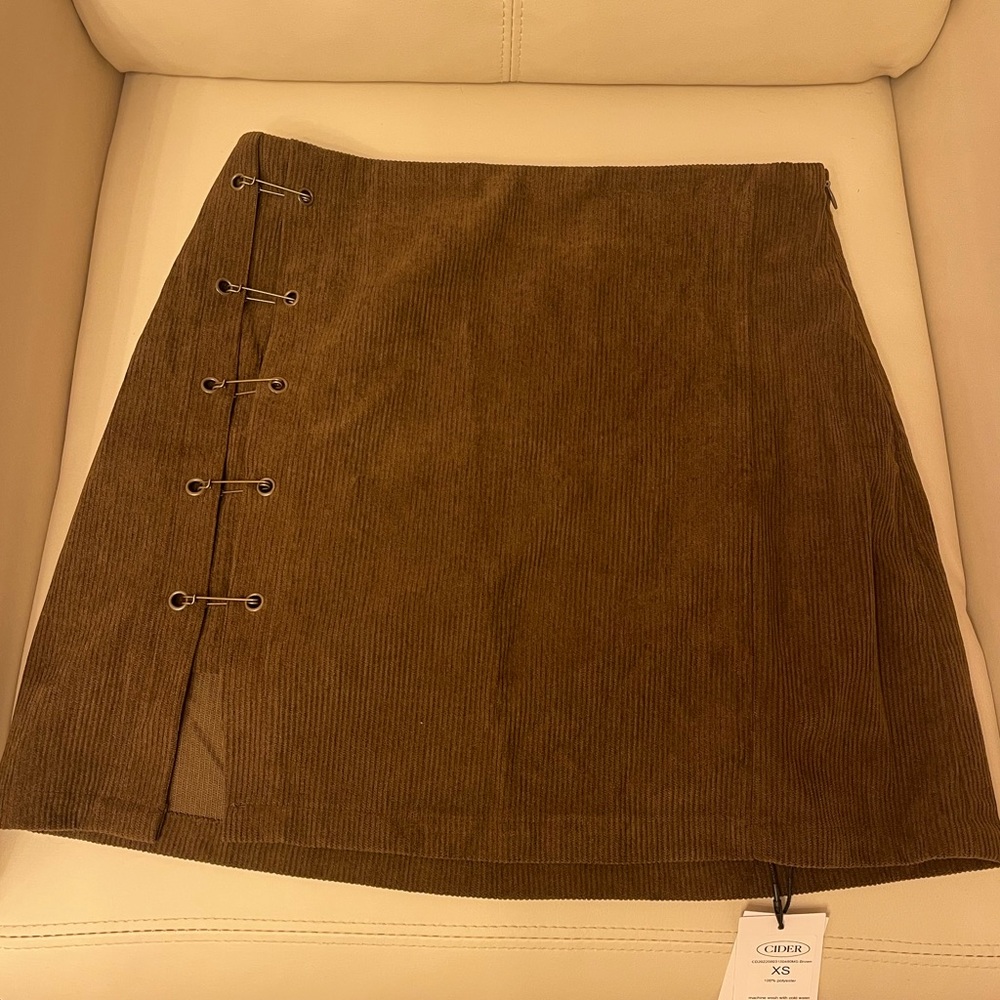 Cute brown mini skirt with side detail